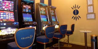 Simbol wild dan scatter Simbol Wild Bandito menampilkan bandit liar dengan hadiah menarik